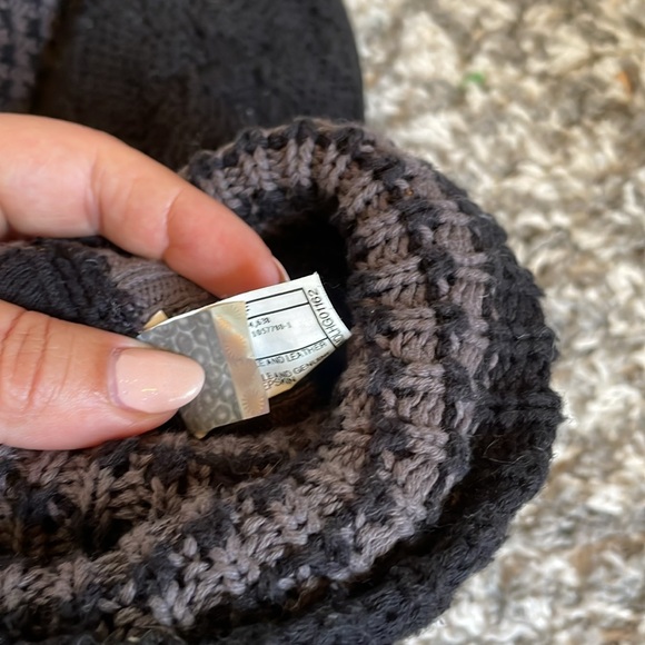 UGG Australia Women’s Leland Cable Knit with Buttons Boots size 7 - Picture 8 of 13